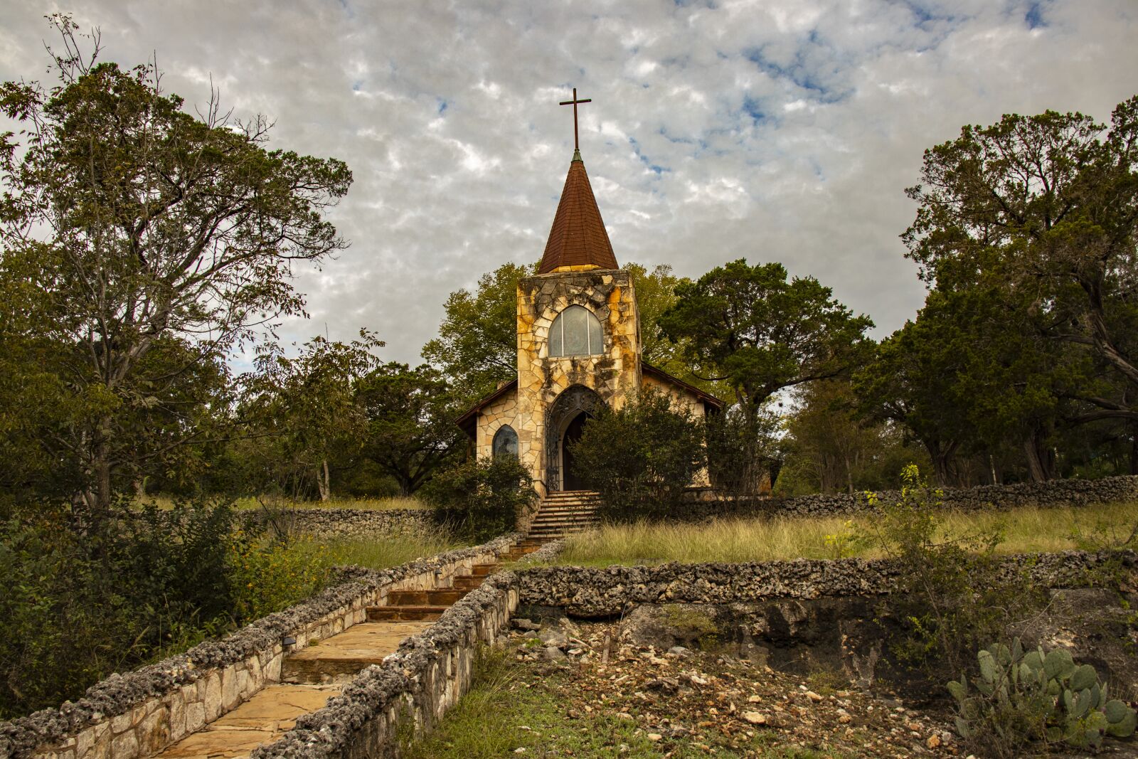Canon EOS 800D (EOS Rebel T7i / EOS Kiss X9i) sample photo. Church, chapel, landscape photography