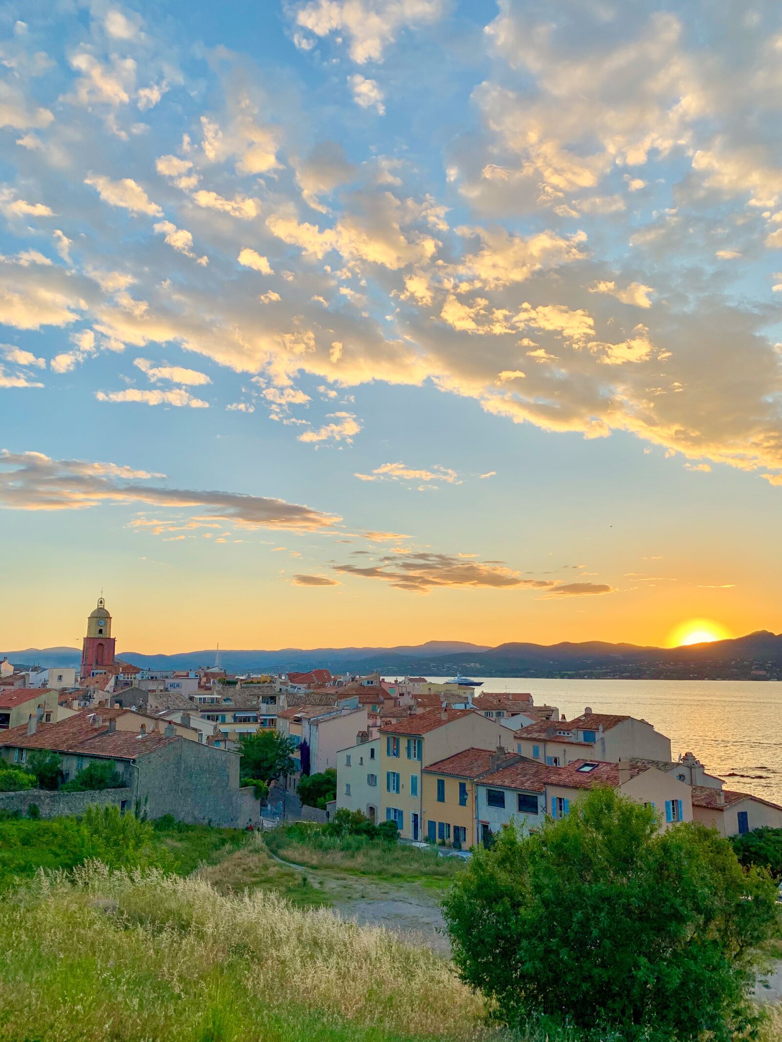 iPhone XS back dual camera 4.25mm f/1.8 sample photo. Village, sunset, sea photography