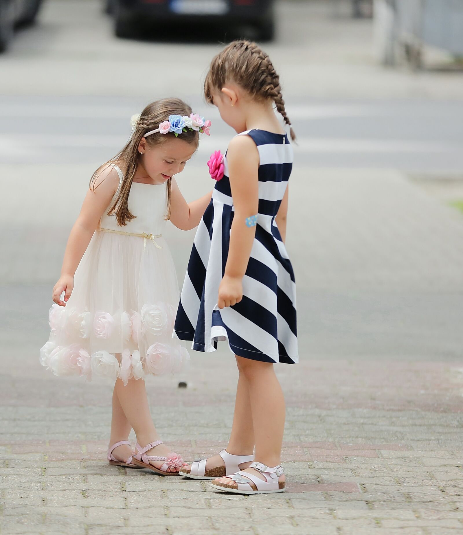 Canon EF 70-200mm F2.8L IS II USM sample photo. Girlfriend, girls, childhood, playful photography