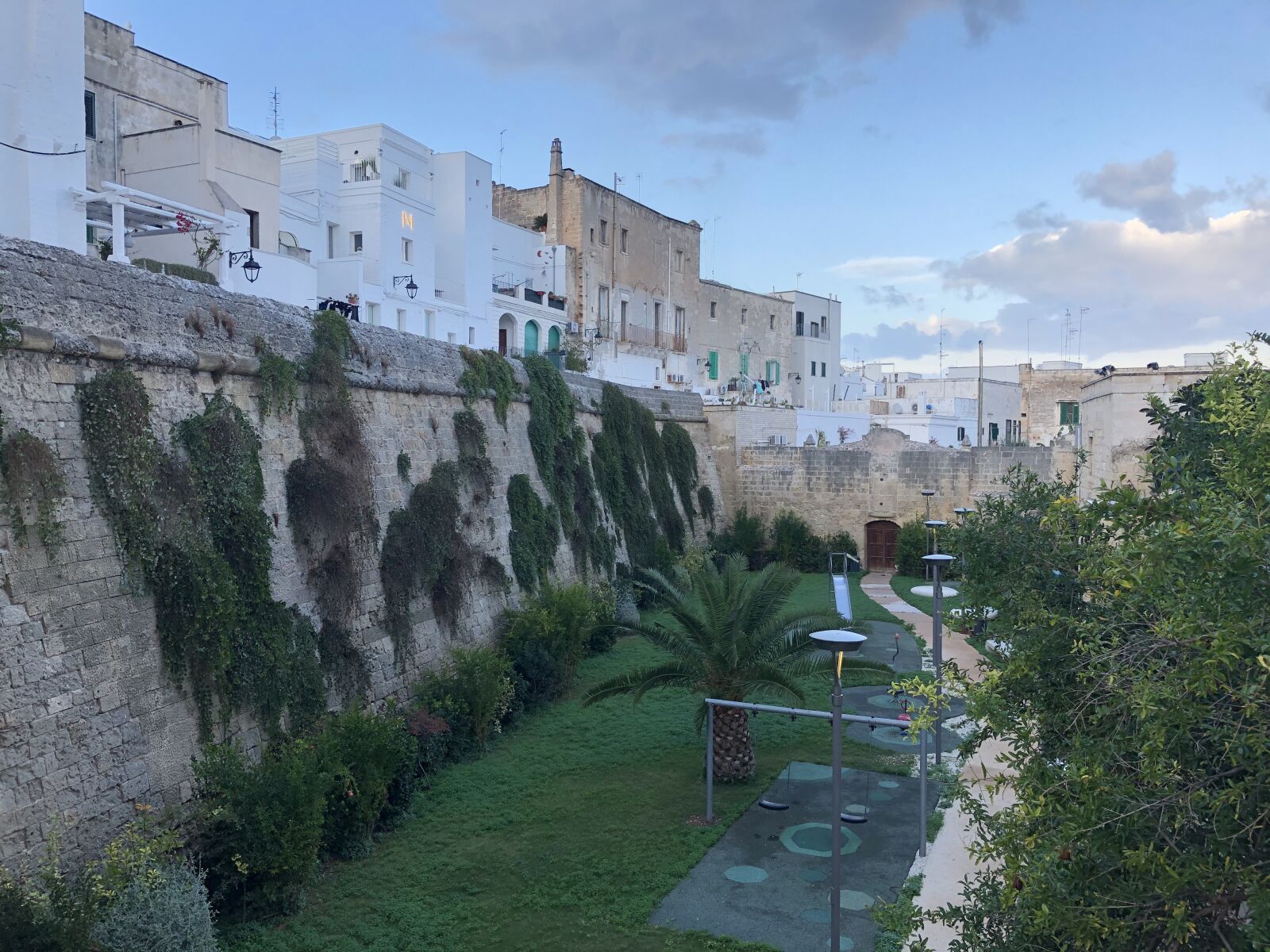 iPhone 8 back camera 3.99mm f/1.8 sample photo. Italy, architecture, city photography