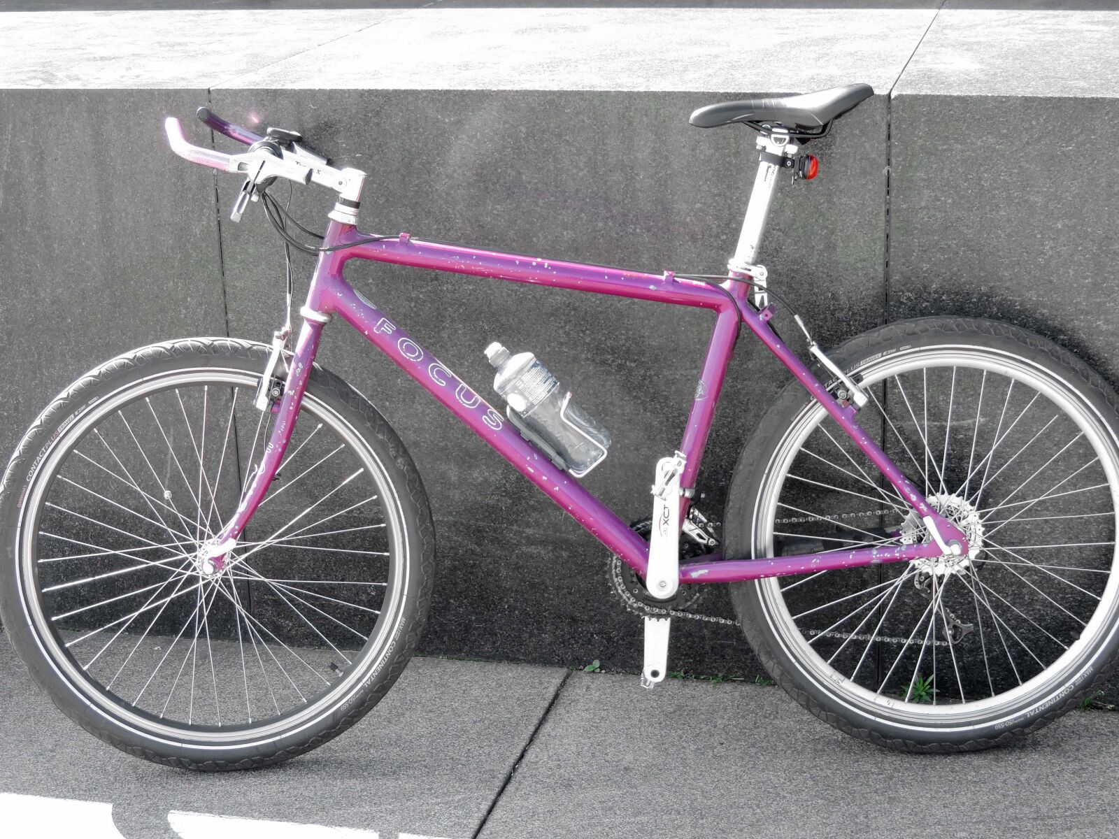 Nikon Coolpix P520 sample photo. Marble, mountain bike, pink photography