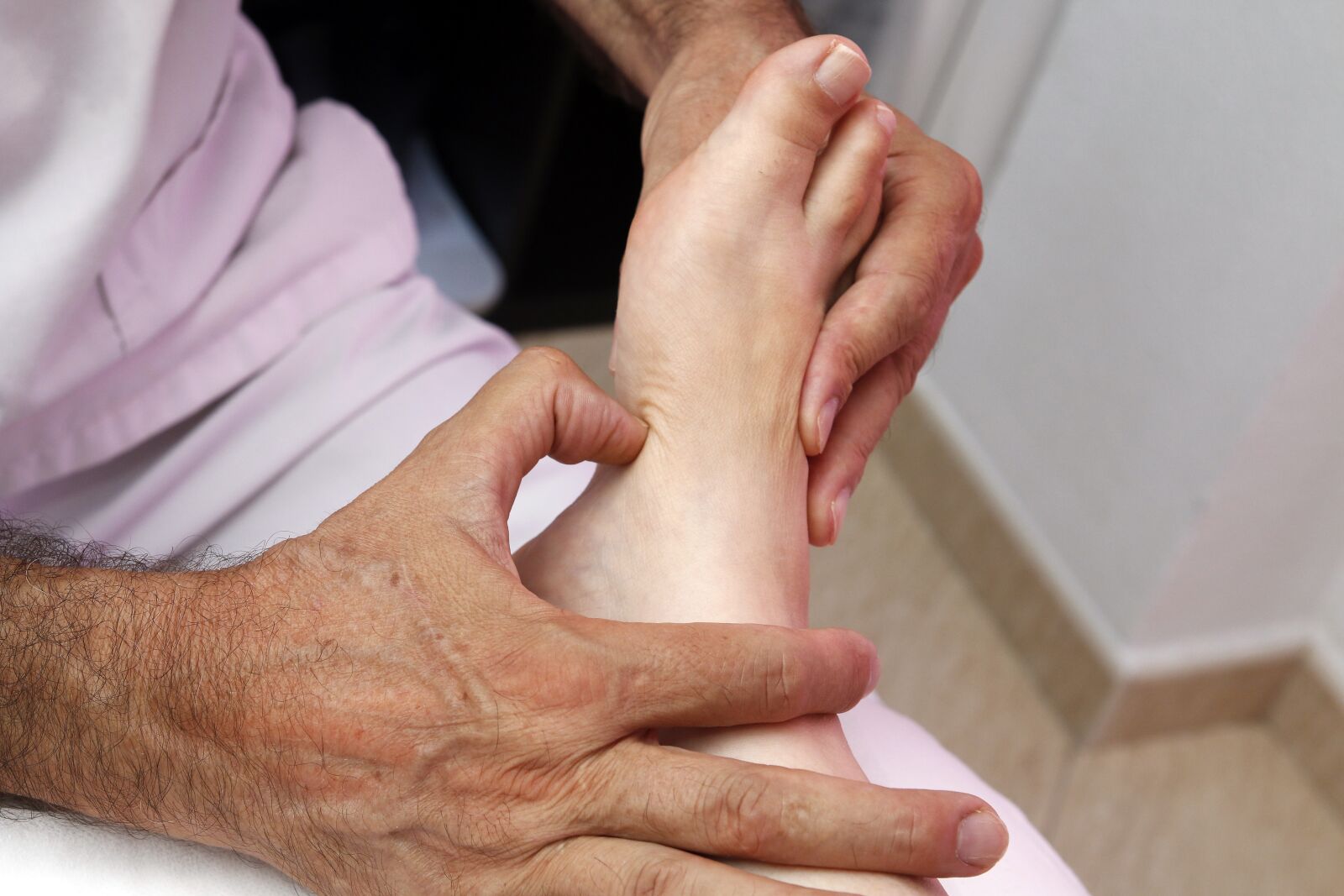 Canon EOS 70D sample photo. Foot reflexology, reflex foot photography