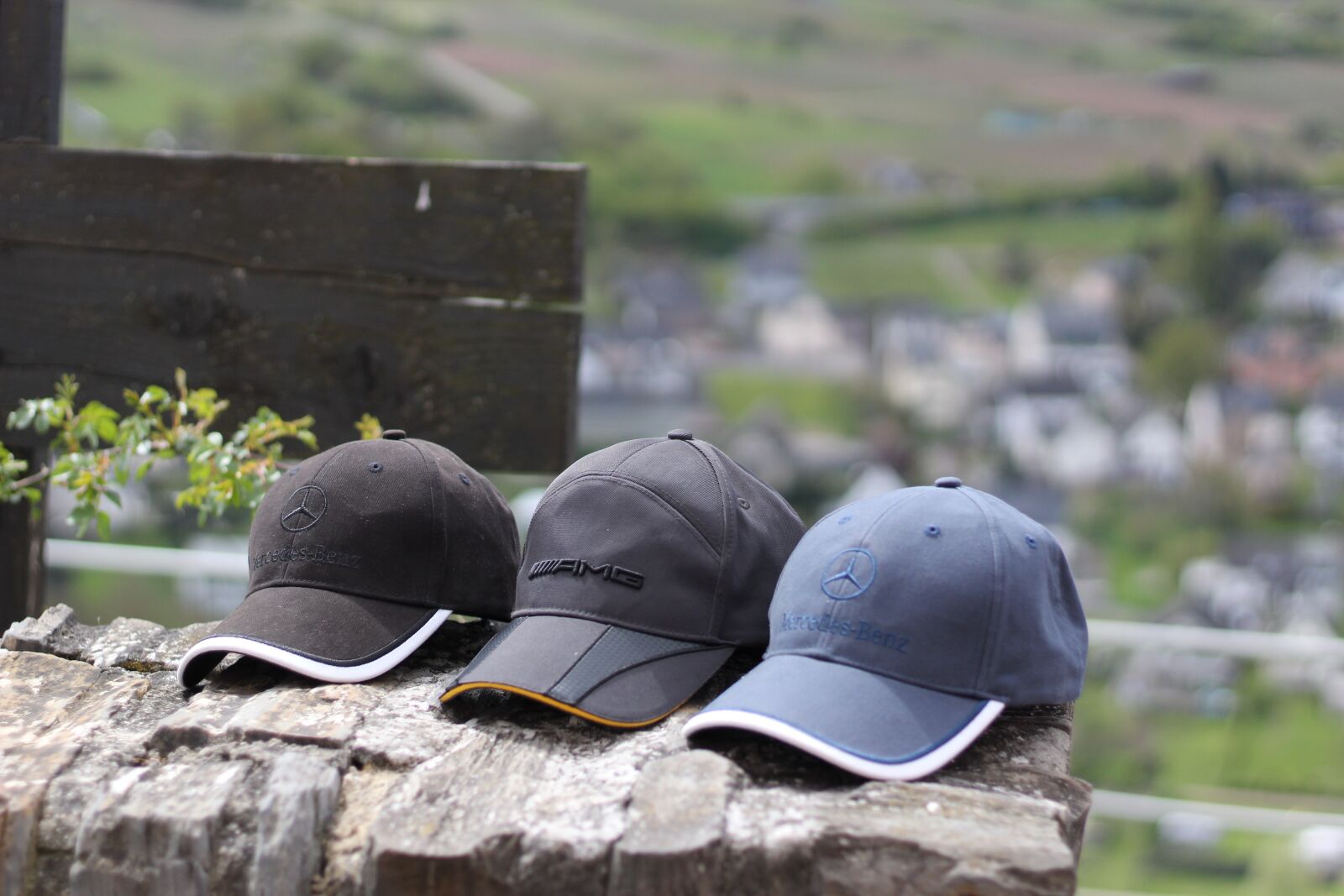 Canon EOS 1300D (EOS Rebel T6 / EOS Kiss X80) + Canon EF 50mm F1.8 STM sample photo. Cut, hats, wall photography