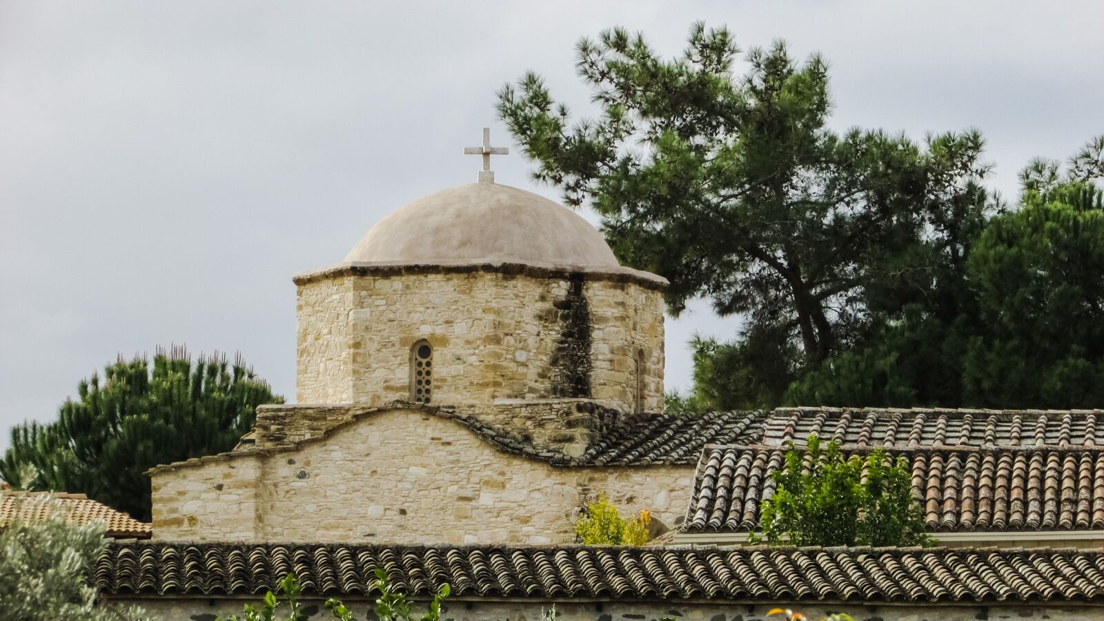 Canon PowerShot SX400 IS sample photo. Monastery, church, religion photography