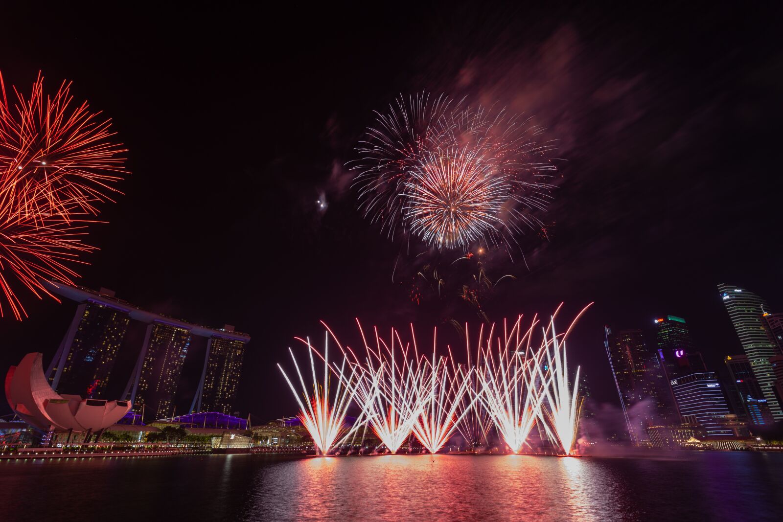 Canon EOS 5D Mark II + Canon EF 17-40mm F4L USM sample photo. Singapore, fireworks, city photography