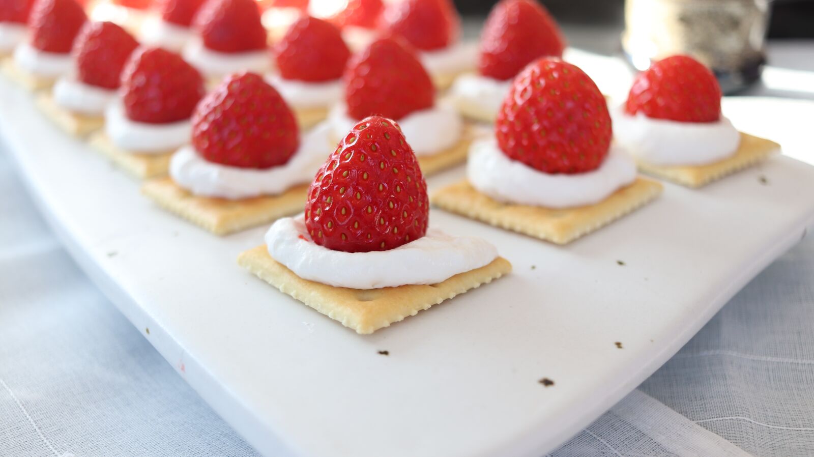 Canon EF-S 24mm F2.8 STM sample photo. Strawberry, confectionery, delicious photography