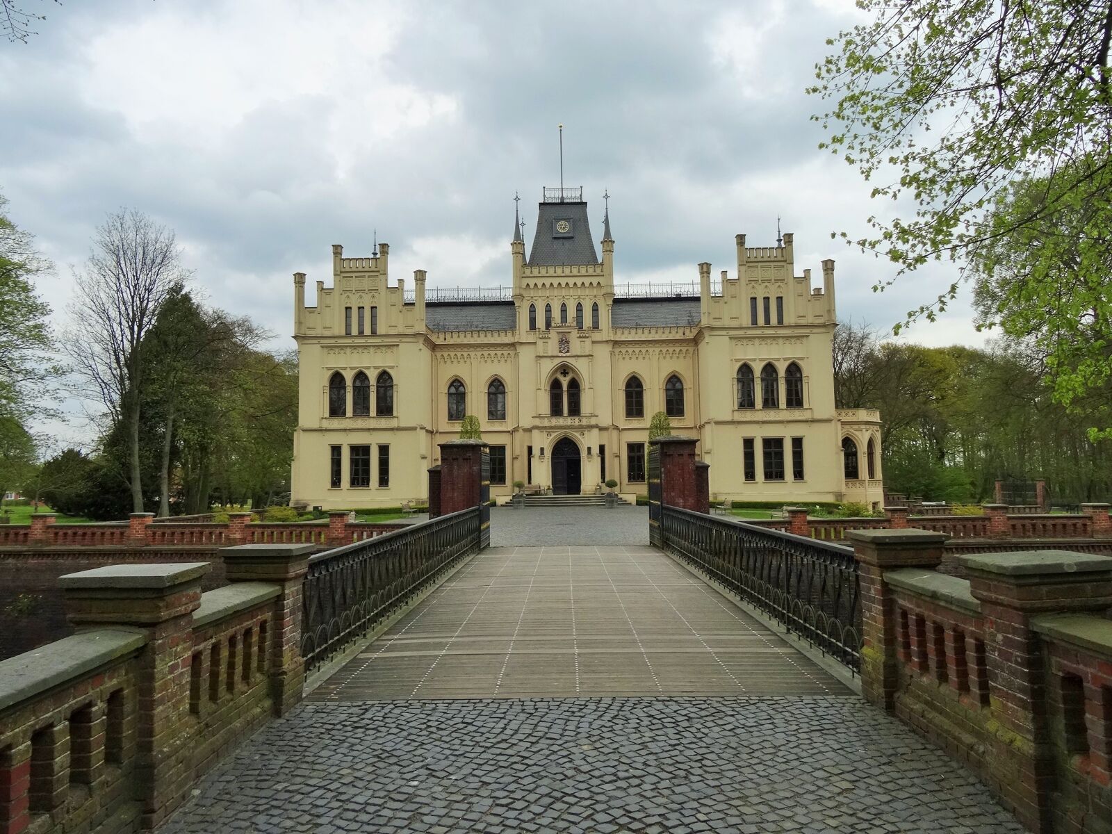 Sony Cyber-shot DSC-HX50V sample photo. Evenburg, leer, castle photography