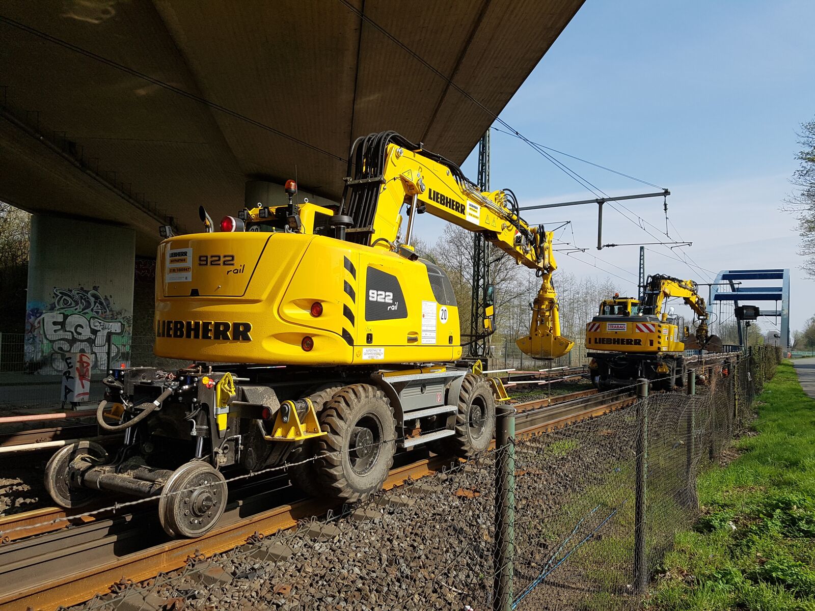 Samsung Galaxy S7 Edge sample photo. Track construction machine, train photography