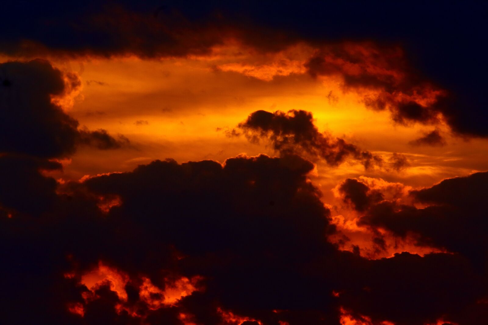 Canon EOS 1200D (EOS Rebel T5 / EOS Kiss X70 / EOS Hi) sample photo. Sky, dusk, sunset photography