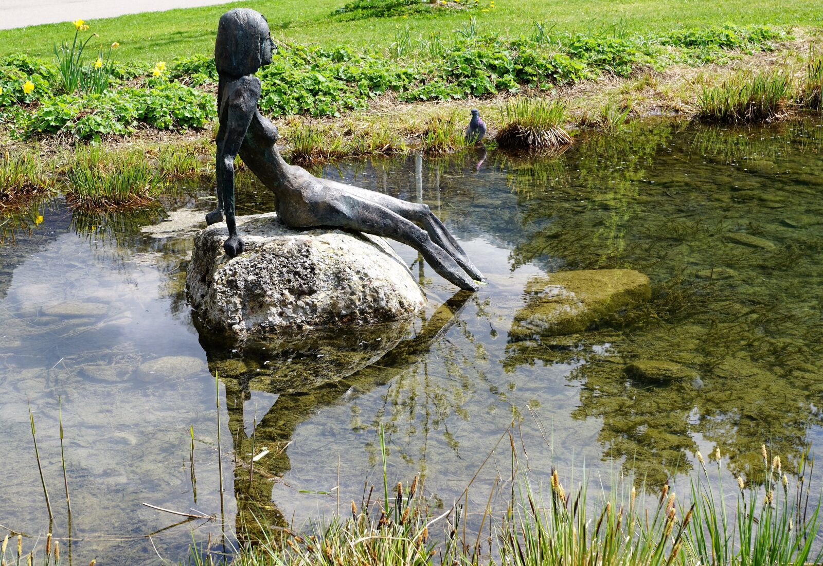 Sony ILCA-77M2 + Sony DT 16-50mm F2.8 SSM sample photo. Figure, sculpture, water photography