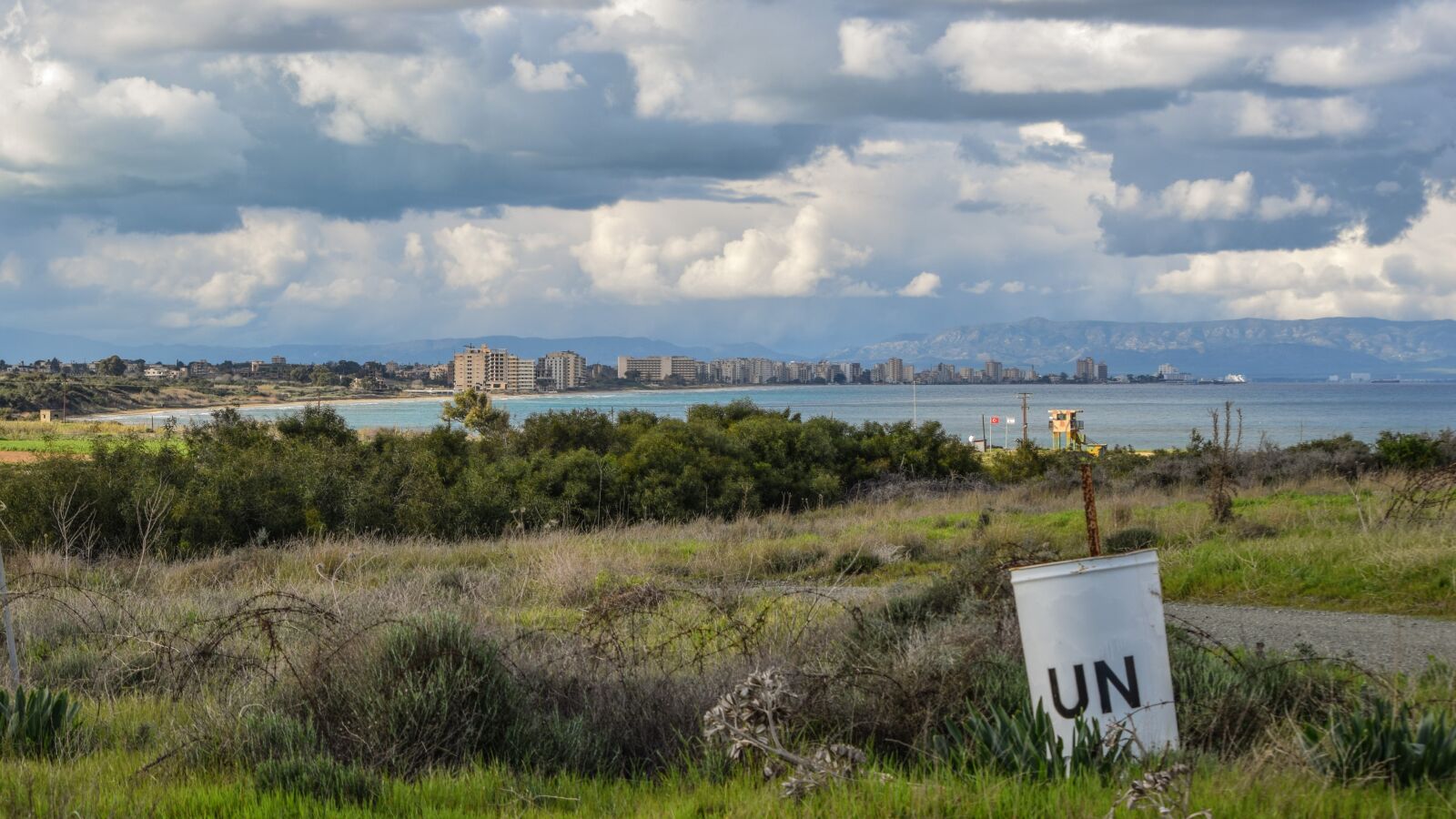 Nikon D3300 sample photo. Buffer zone, no man's photography