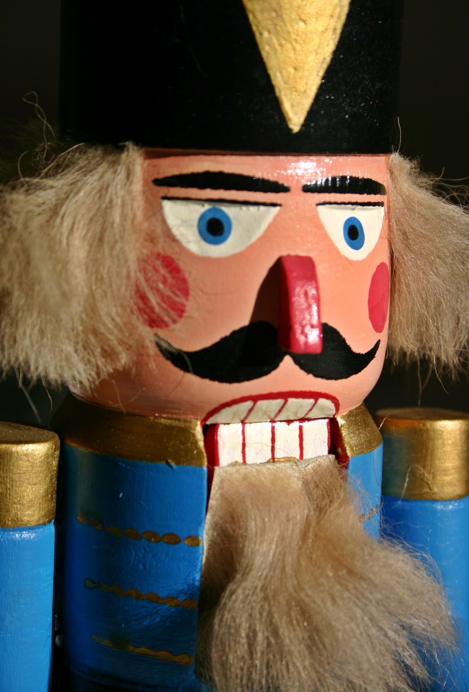 Canon EOS 300D (EOS Digital Rebel / EOS Kiss Digital) sample photo. Nutcracker, wood, figure photography