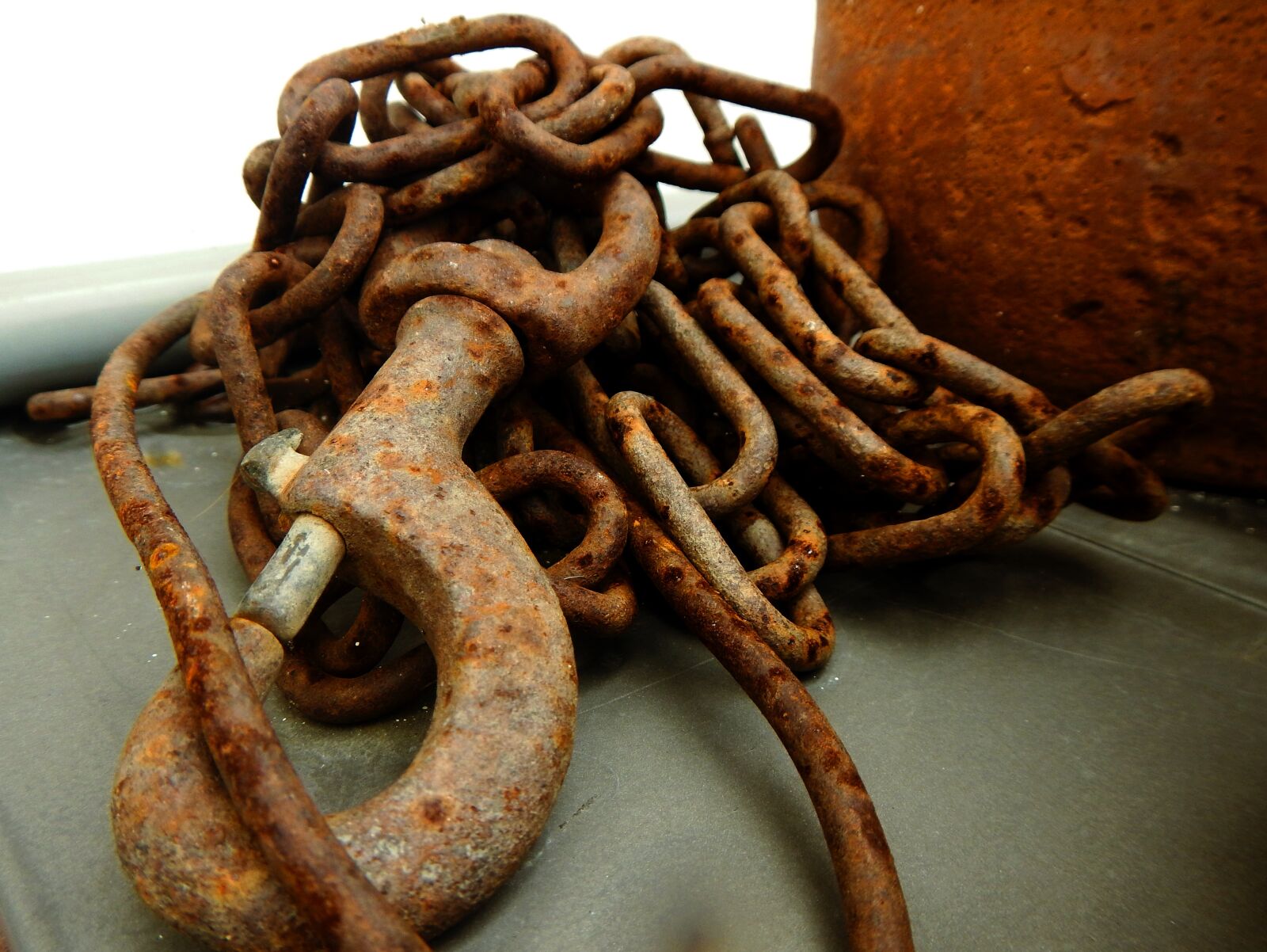 Nikon Coolpix AW110 sample photo. Chains, oxide, iron photography