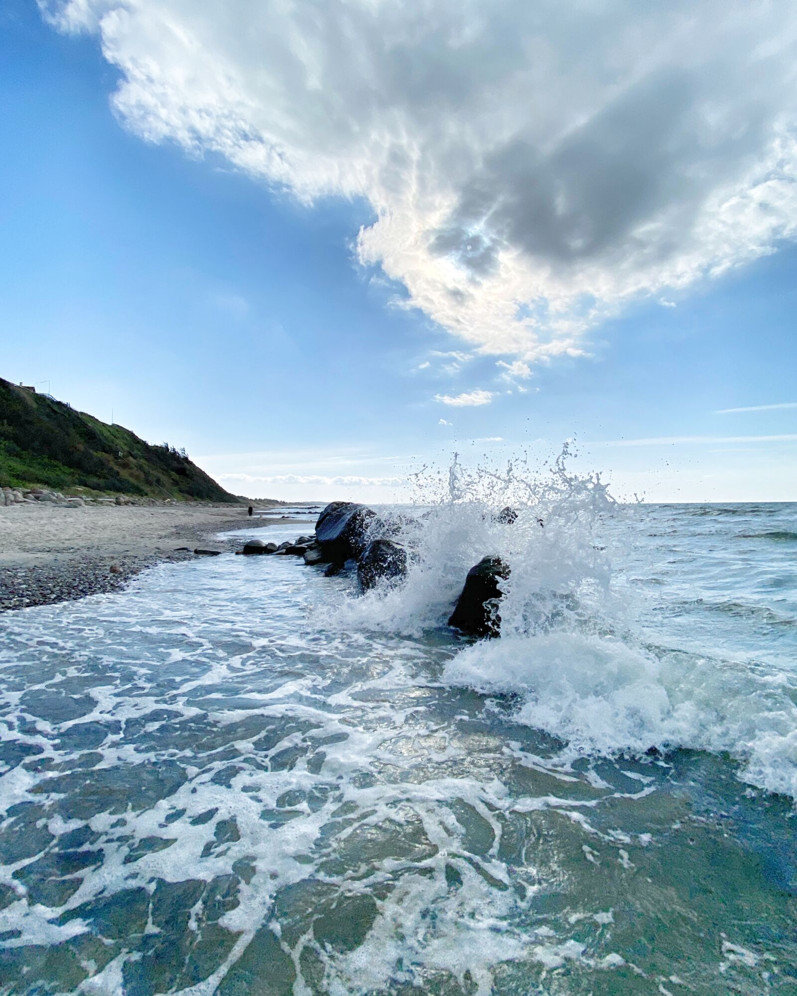 iPhone 11 Pro back triple camera 1.54mm f/2.4 sample photo. Coastline, waves, ocean photography