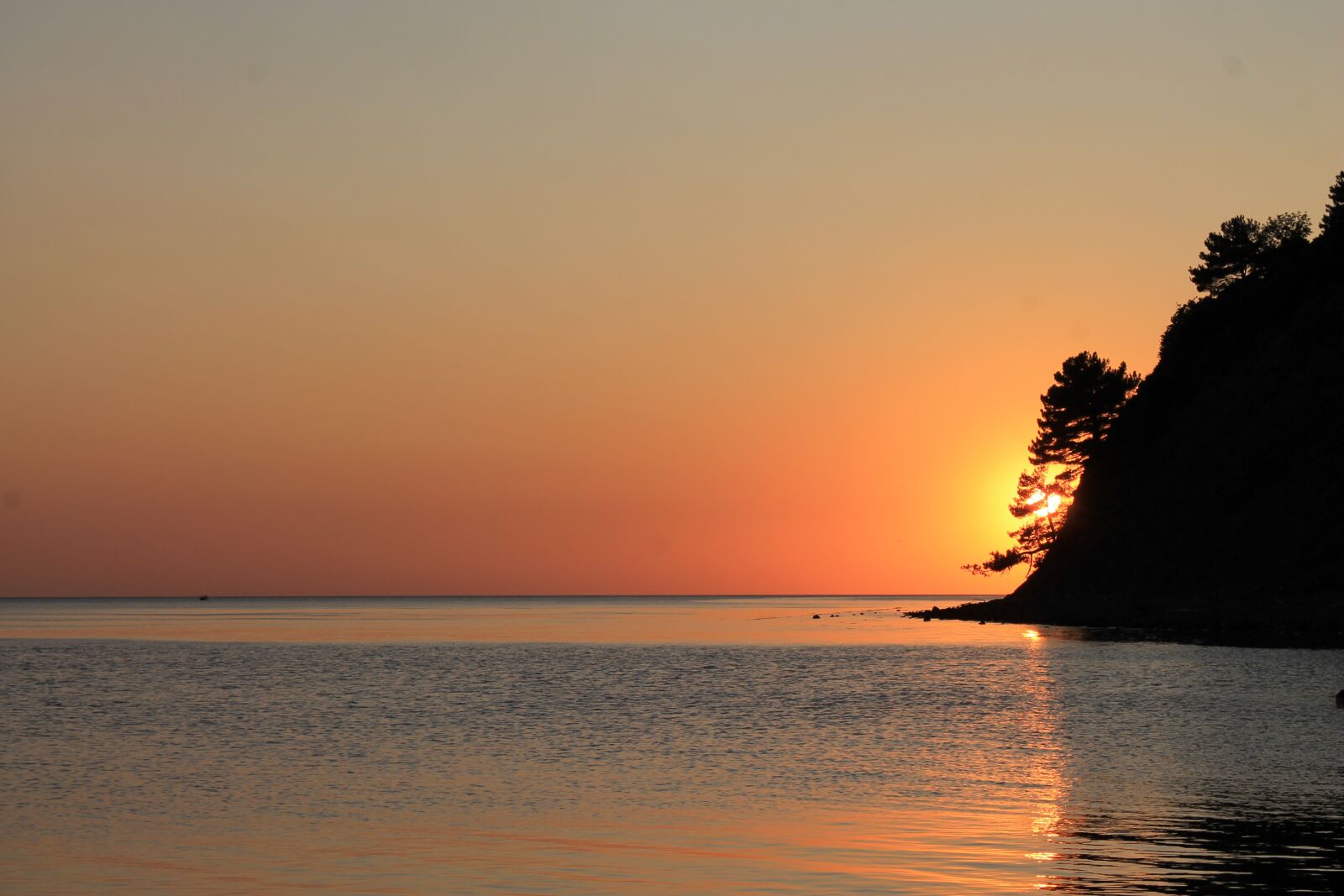 Canon EOS 1100D (EOS Rebel T3 / EOS Kiss X50) sample photo. Sunset, sun, sea photography