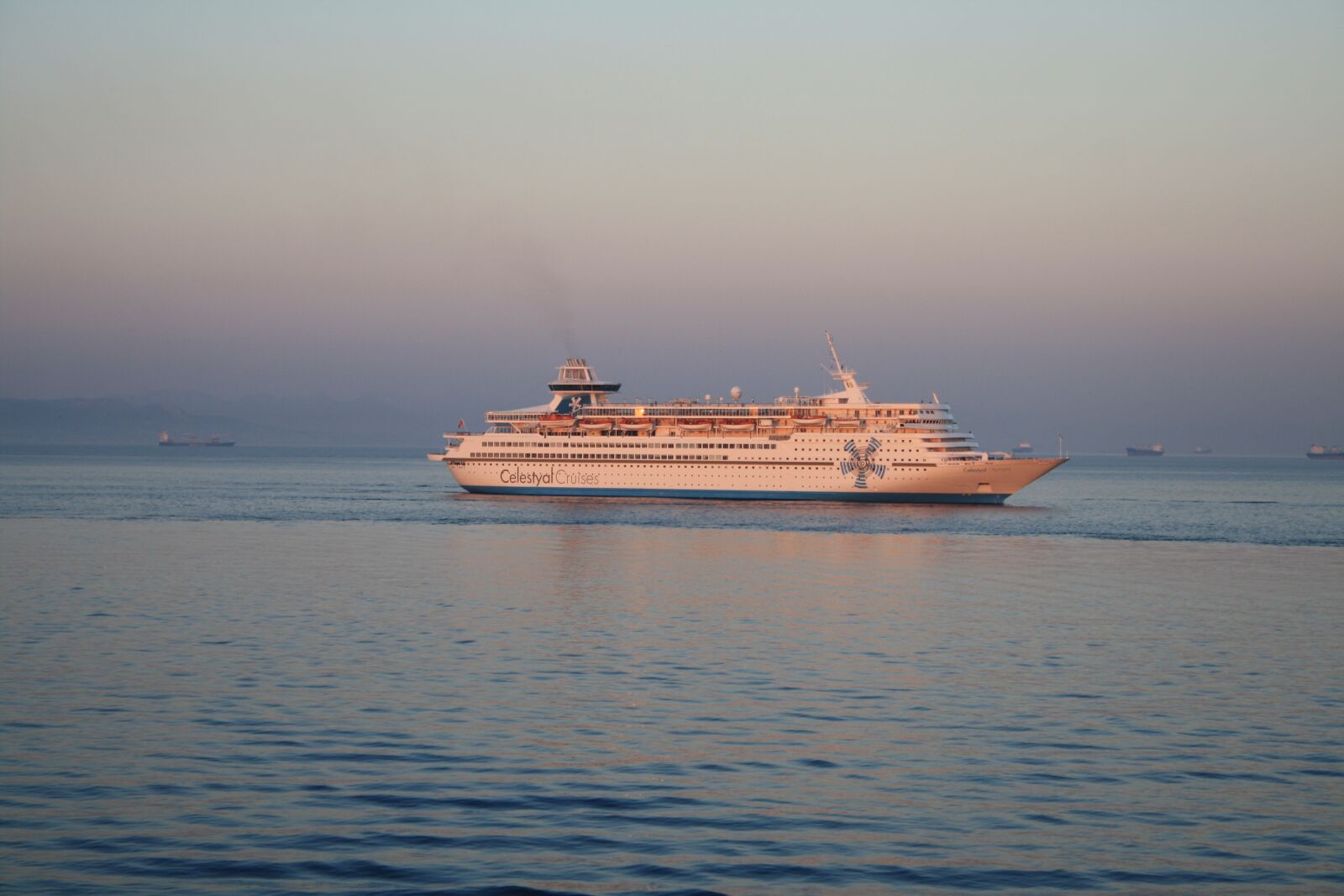 Canon EOS 1000D (EOS Digital Rebel XS / EOS Kiss F) sample photo. Hellas, boat, pireus-port photography