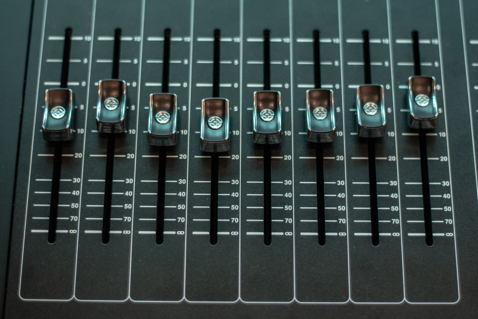 Canon EOS 700D (EOS Rebel T5i / EOS Kiss X7i) sample photo. Fader, volume control, audio photography