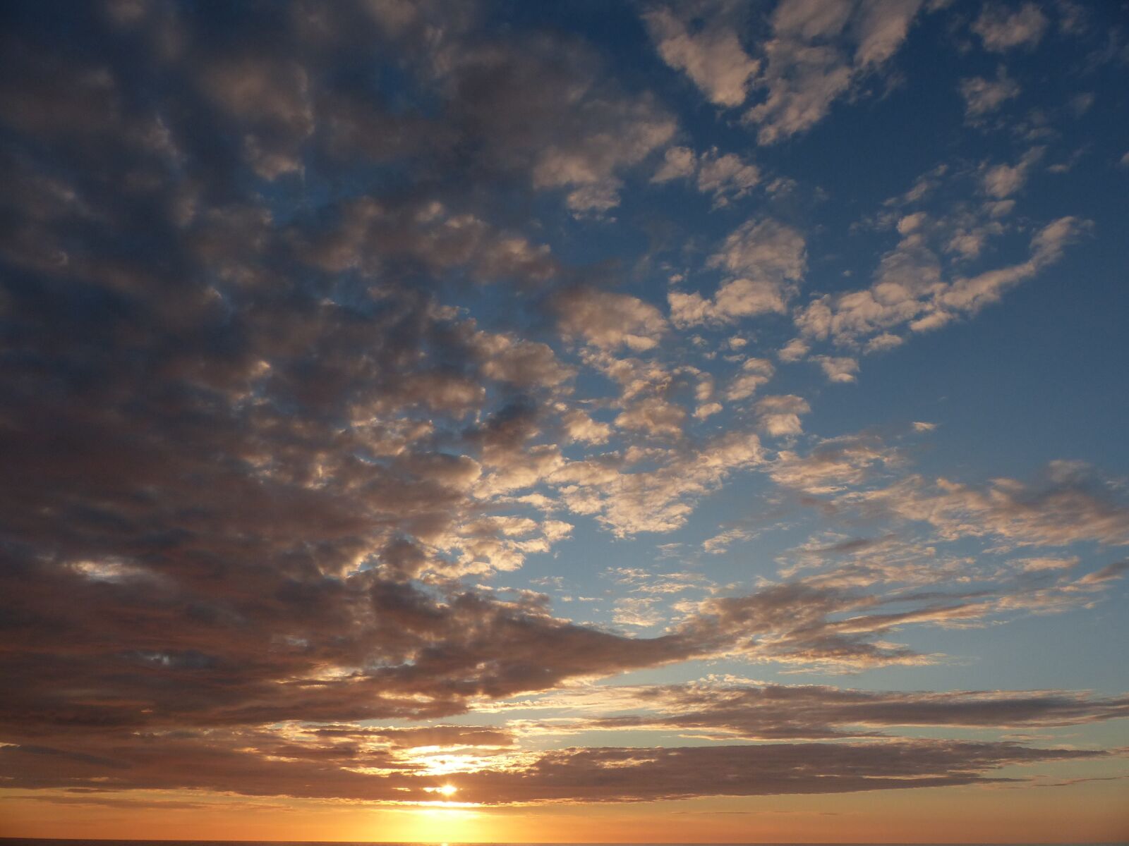 Panasonic Lumix DMC-FZ200 sample photo. Sunset, sky, clouds photography