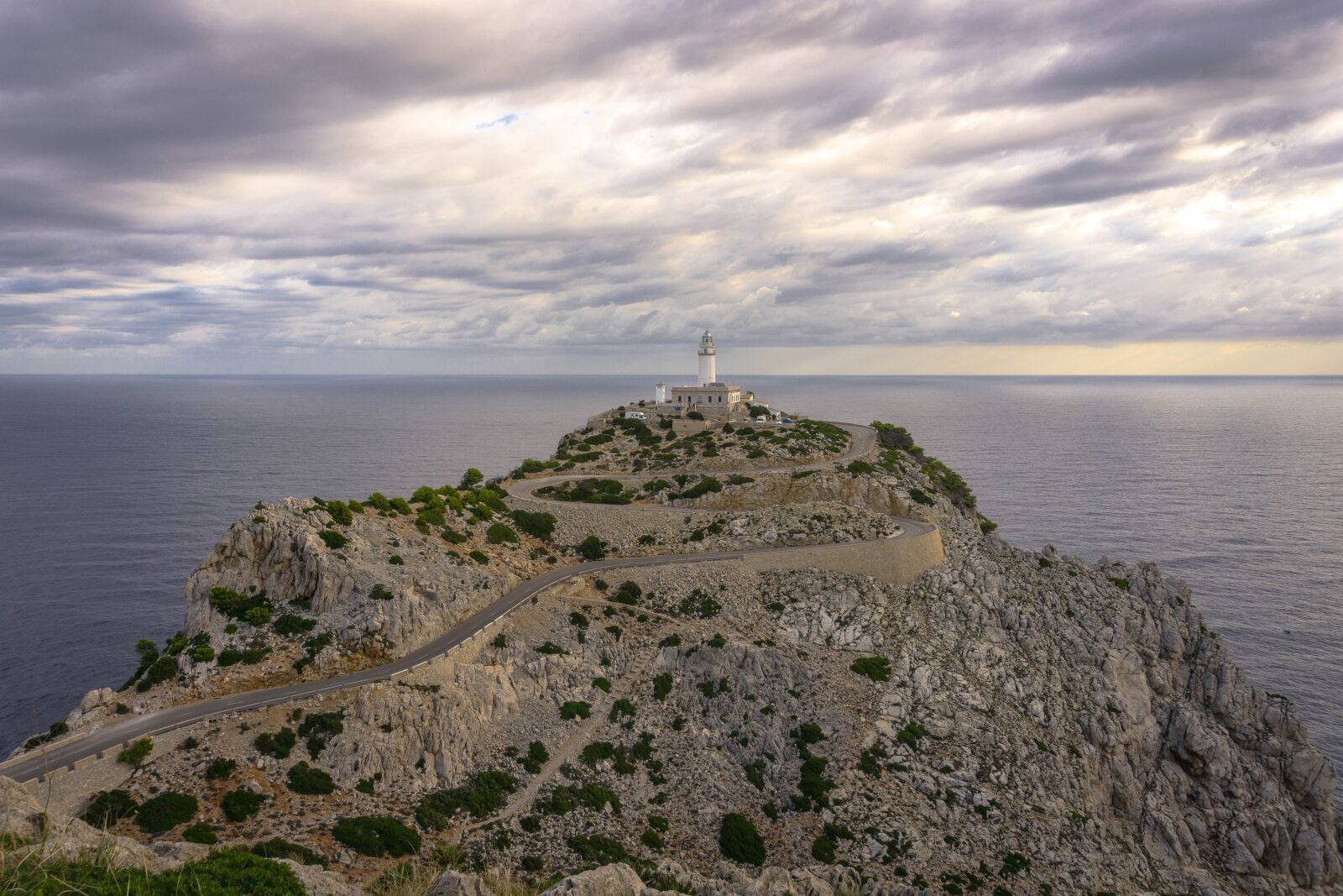 Sony E 16-50mm F3.5-5.6 PZ OSS sample photo. Mallorca, lighthouse, sunrise photography