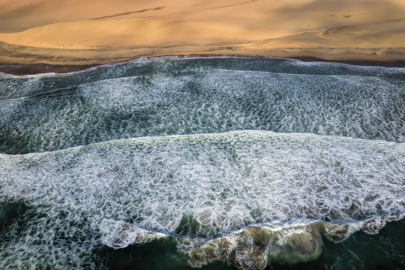 Nikon D5500 sample photo. Namibia, deferlante, wave photography