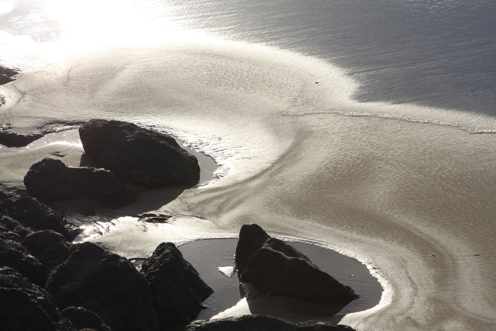 Canon EOS 500D (EOS Rebel T1i / EOS Kiss X3) sample photo. Sea, shadow, sand photography