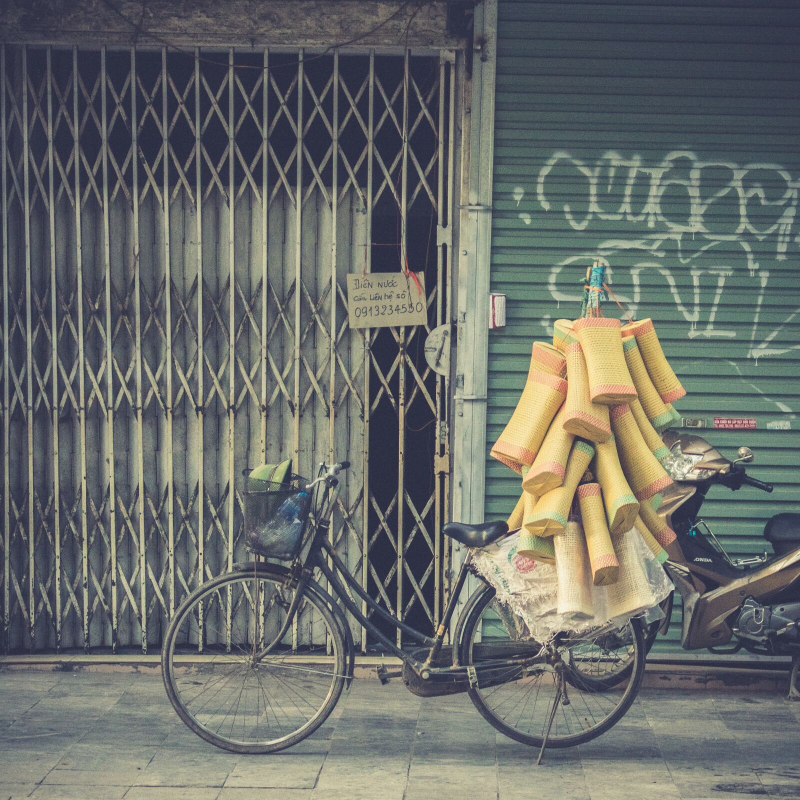 Canon EOS 750D (EOS Rebel T6i / EOS Kiss X8i) sample photo. Travel, bicycle, lifestyle photography