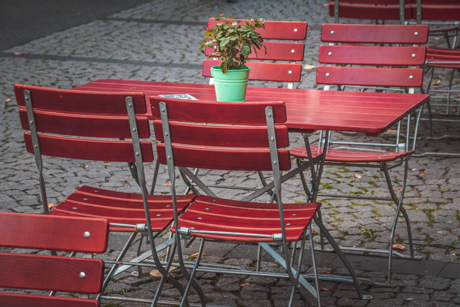 Canon EOS 80D sample photo. Table, chairs, wood photography