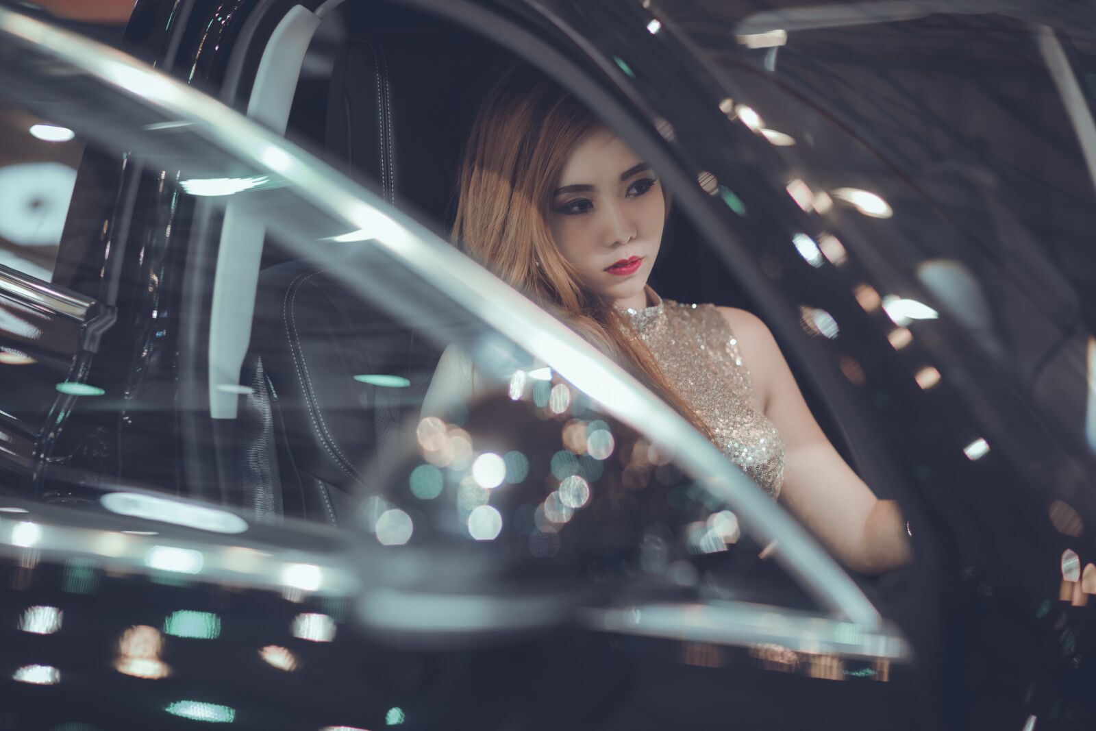 Canon EF 85mm F1.2L II USM sample photo. Woman in the car photography