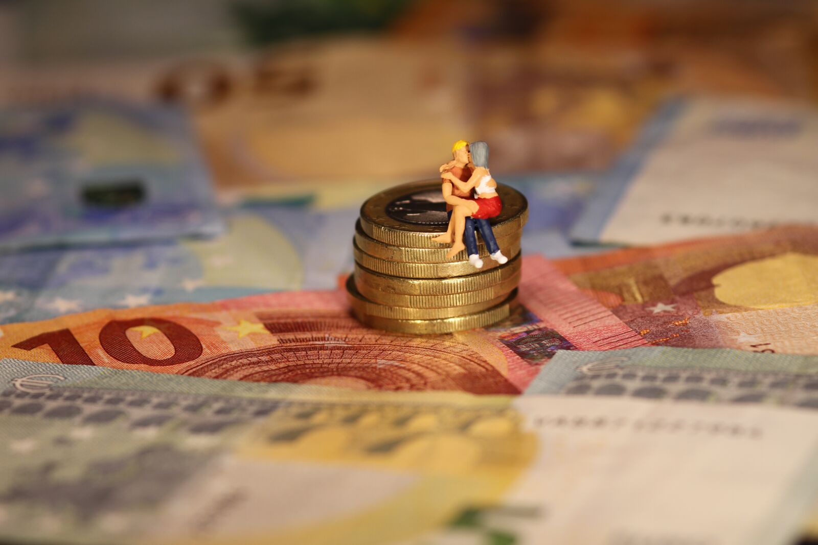 Canon EOS 7D sample photo. Save, money, miniature figures photography