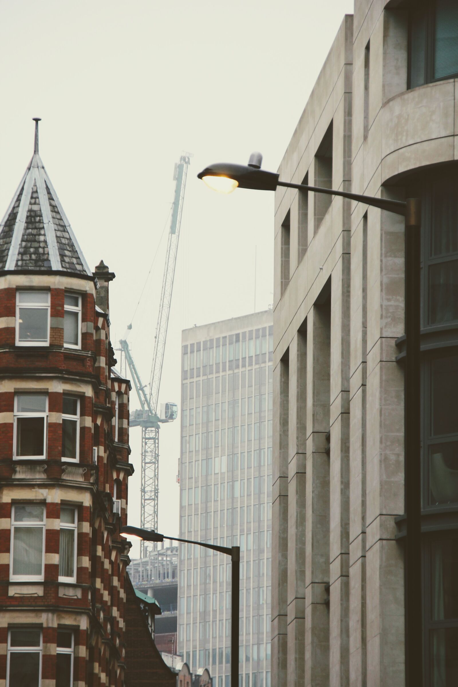 Canon EOS 60D sample photo. London, fog, building photography