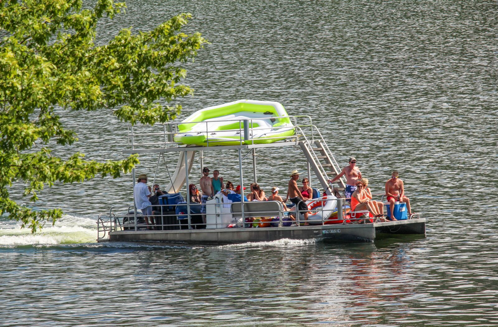 Canon EOS 700D (EOS Rebel T5i / EOS Kiss X7i) sample photo. Water, boat, river photography