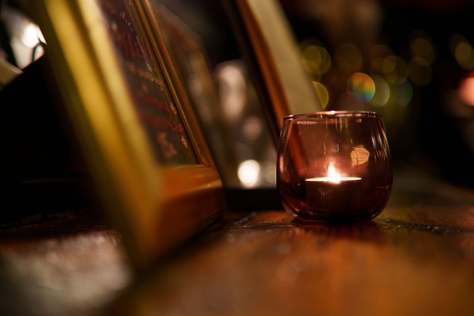 Samyang AF 35mm F1.4 P sample photo. Candlelight table photography