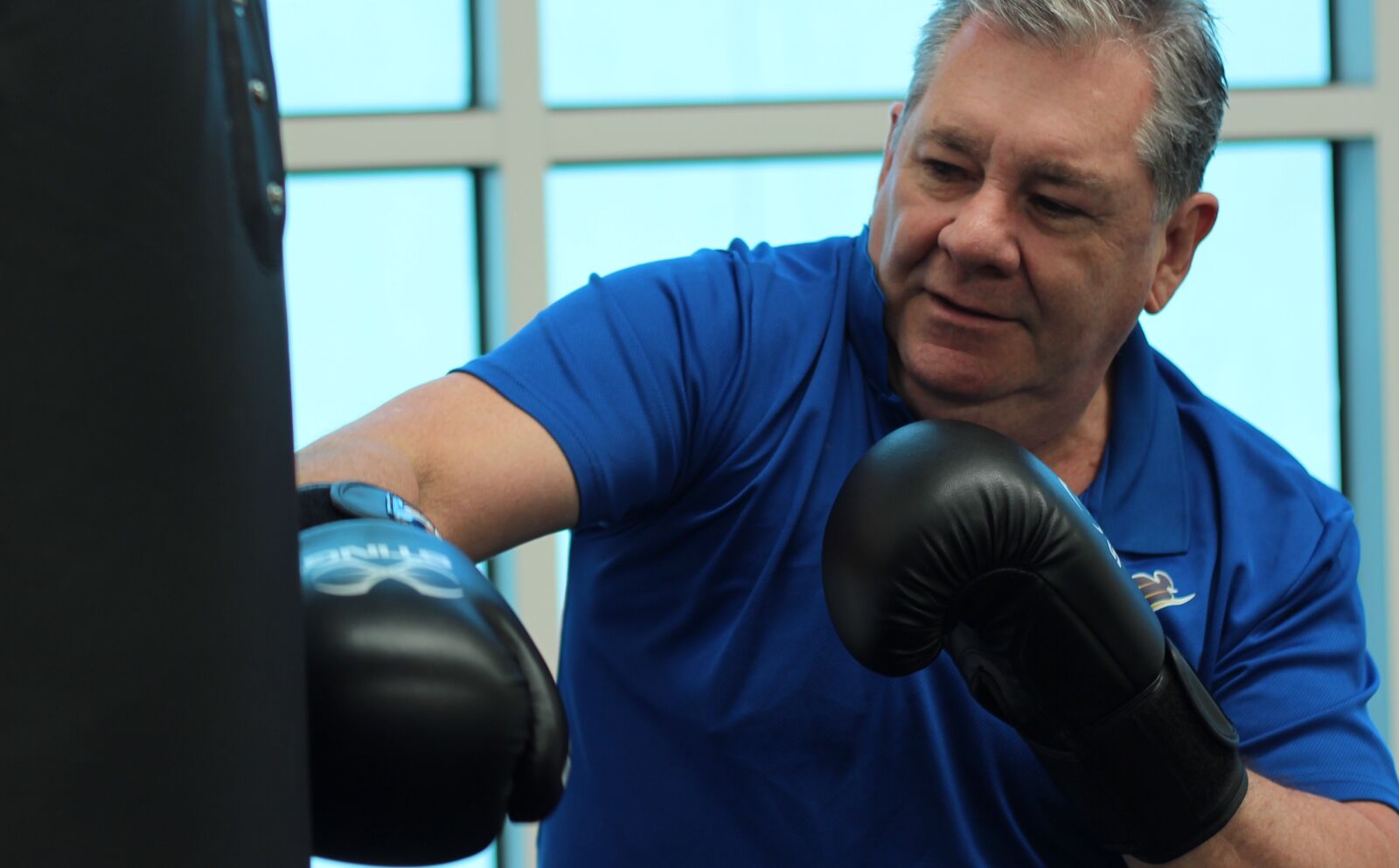 Canon EOS 600D (Rebel EOS T3i / EOS Kiss X5) + Canon EF 50mm F1.8 II sample photo. Boxing, punching, old man photography
