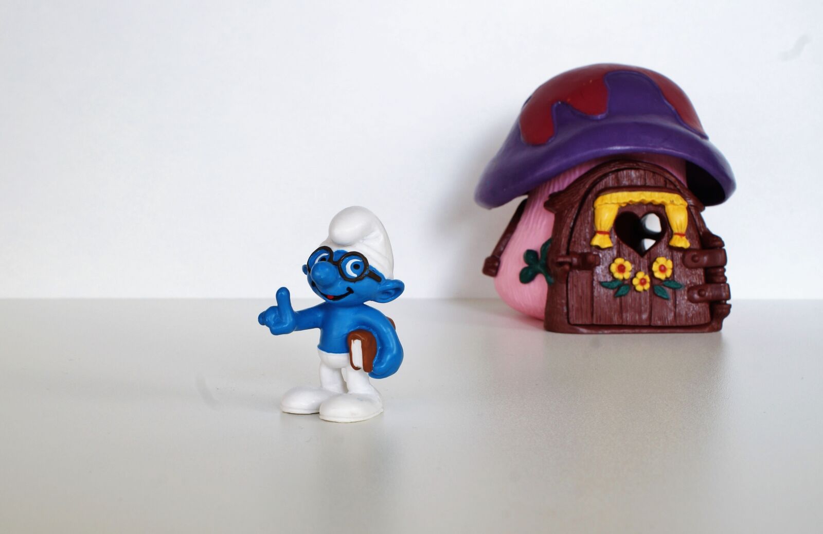 Sony DT 18-70mm F3.5-5.6 sample photo. Smurf, smurfs, figure photography