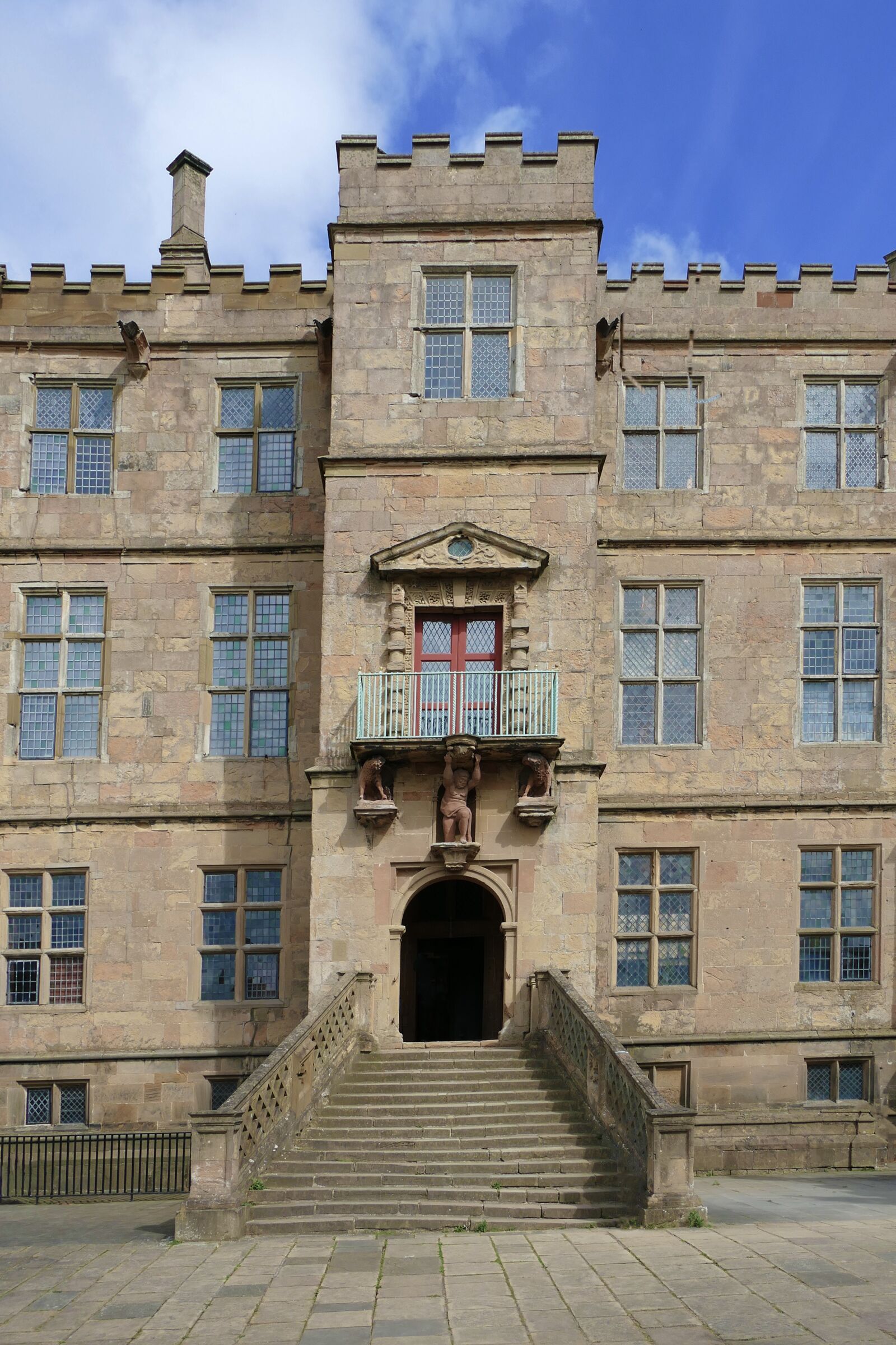 Panasonic Lumix DMC-FZ1000 sample photo. Castle, architecture, building photography