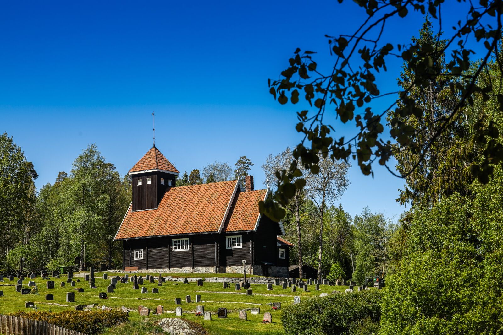 Canon EOS R sample photo. Church, landscape, graveyard photography