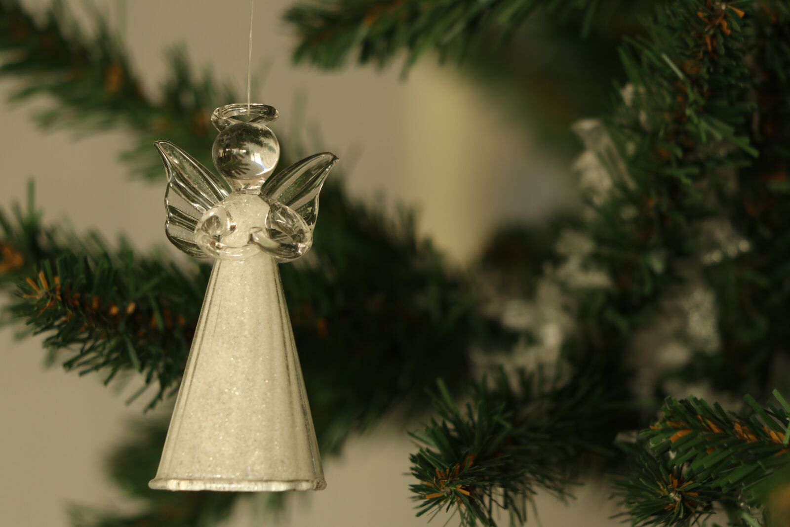 Canon EF 70-300 F4-5.6 IS II USM sample photo. Christmas, christmas decorations, angel photography