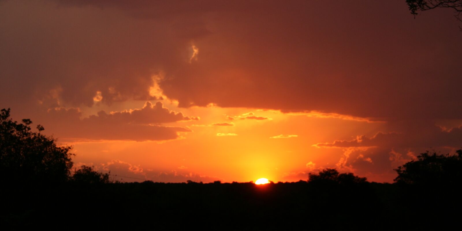 Canon EOS 400D (EOS Digital Rebel XTi / EOS Kiss Digital X) sample photo. Sunset, landscape, nature photography