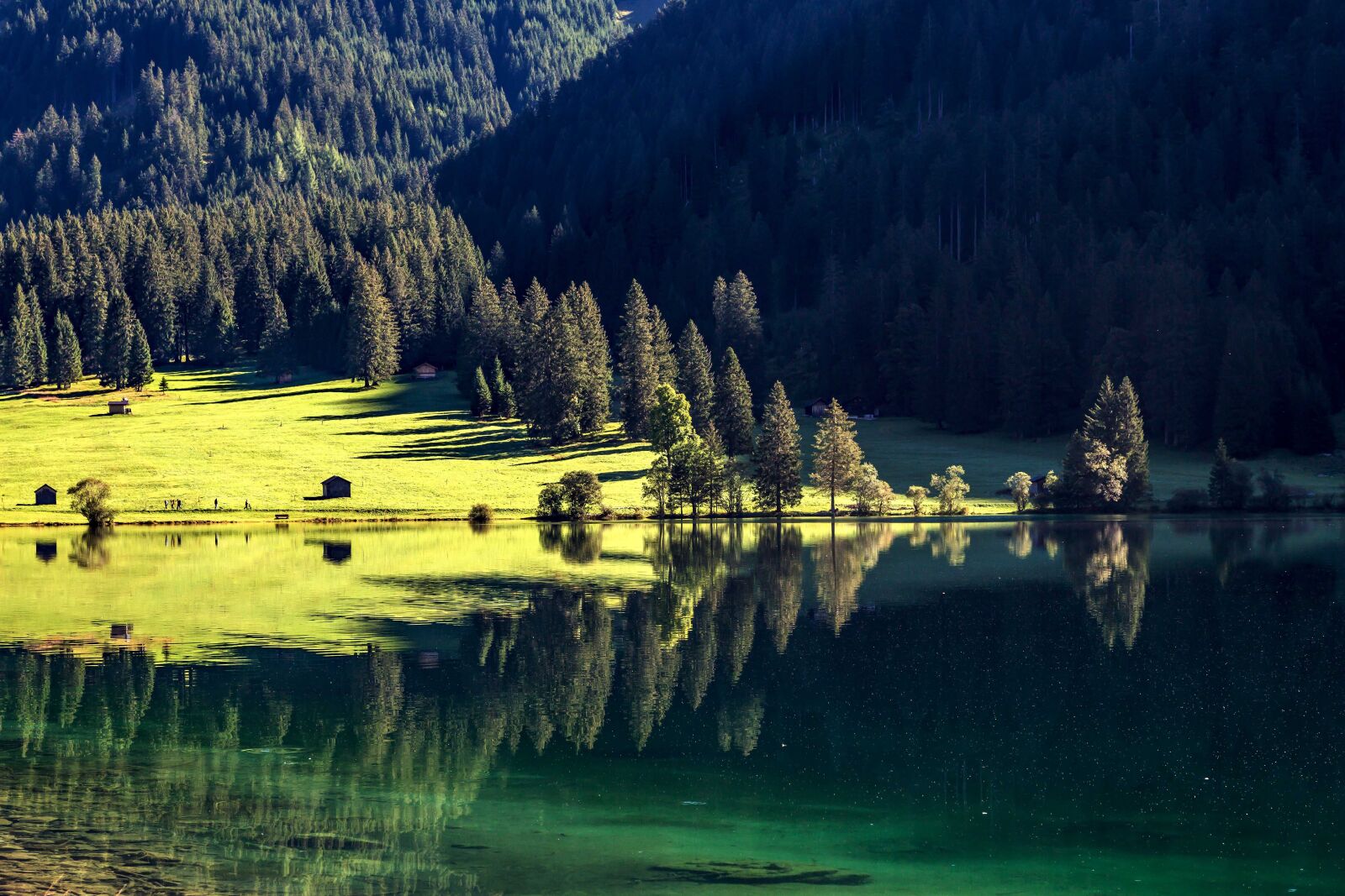 Canon EF 24-105mm F4L IS USM sample photo. Lake, mountains, autumn photography