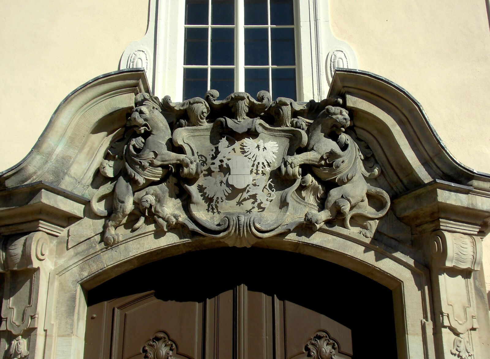 MEDION MD86824 sample photo. Coat of arms, princely photography