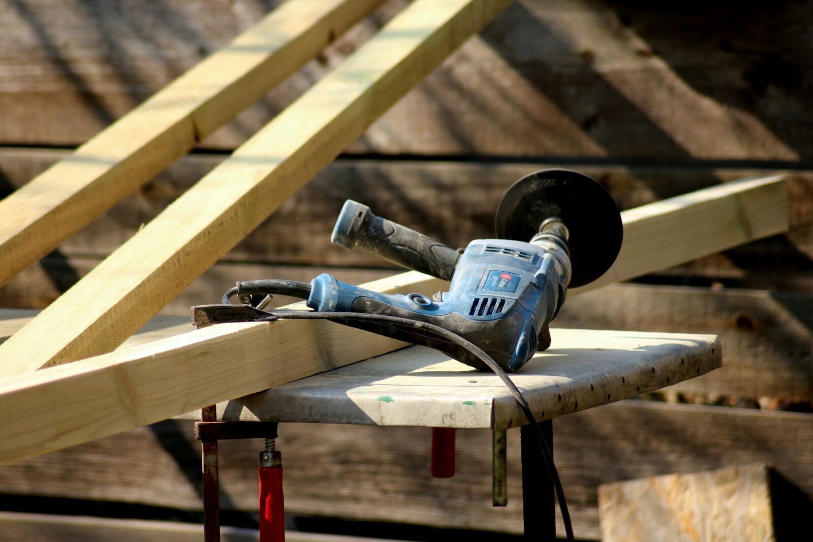 Canon EOS 1200D (EOS Rebel T5 / EOS Kiss X70 / EOS Hi) sample photo. Grinder, tools, building photography