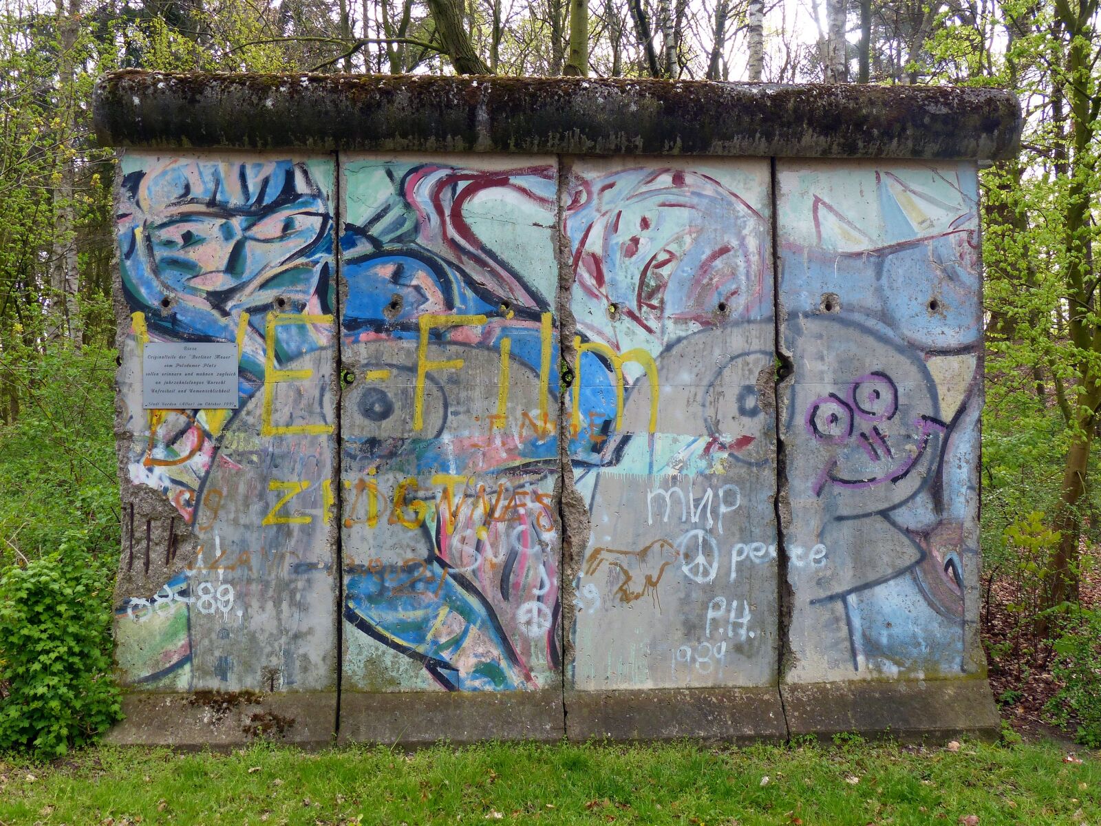 Panasonic Lumix DMC-FZ200 sample photo. Wall, berlin wall, border photography