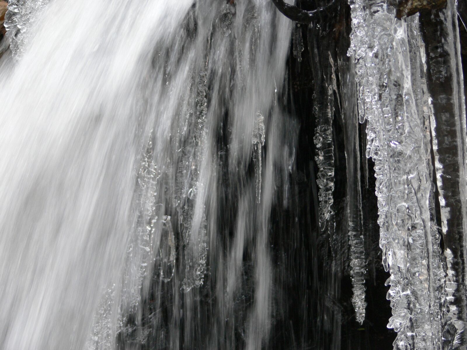 Panasonic DMC-FZ30 sample photo. Ice, bach, winter photography