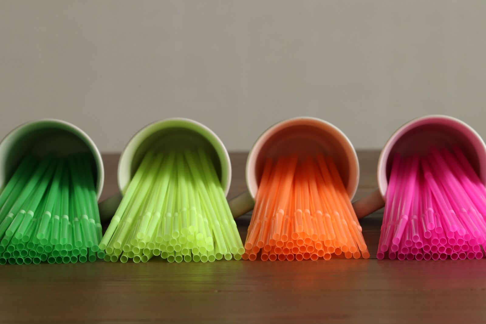 Canon EF 70-300 F4-5.6 IS II USM sample photo. Straws, colorful, colored photography