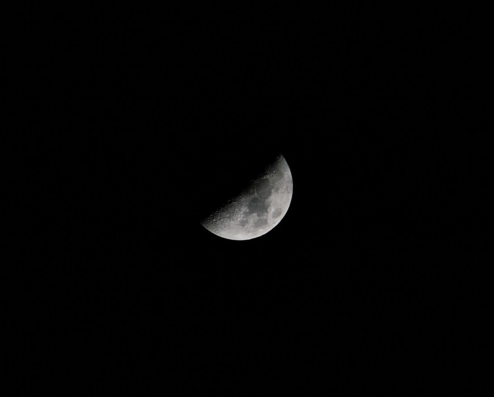Sony a6000 + Sony FE 70-300mm F4.5-5.6 G OSS sample photo. Moon, crescent, night photography