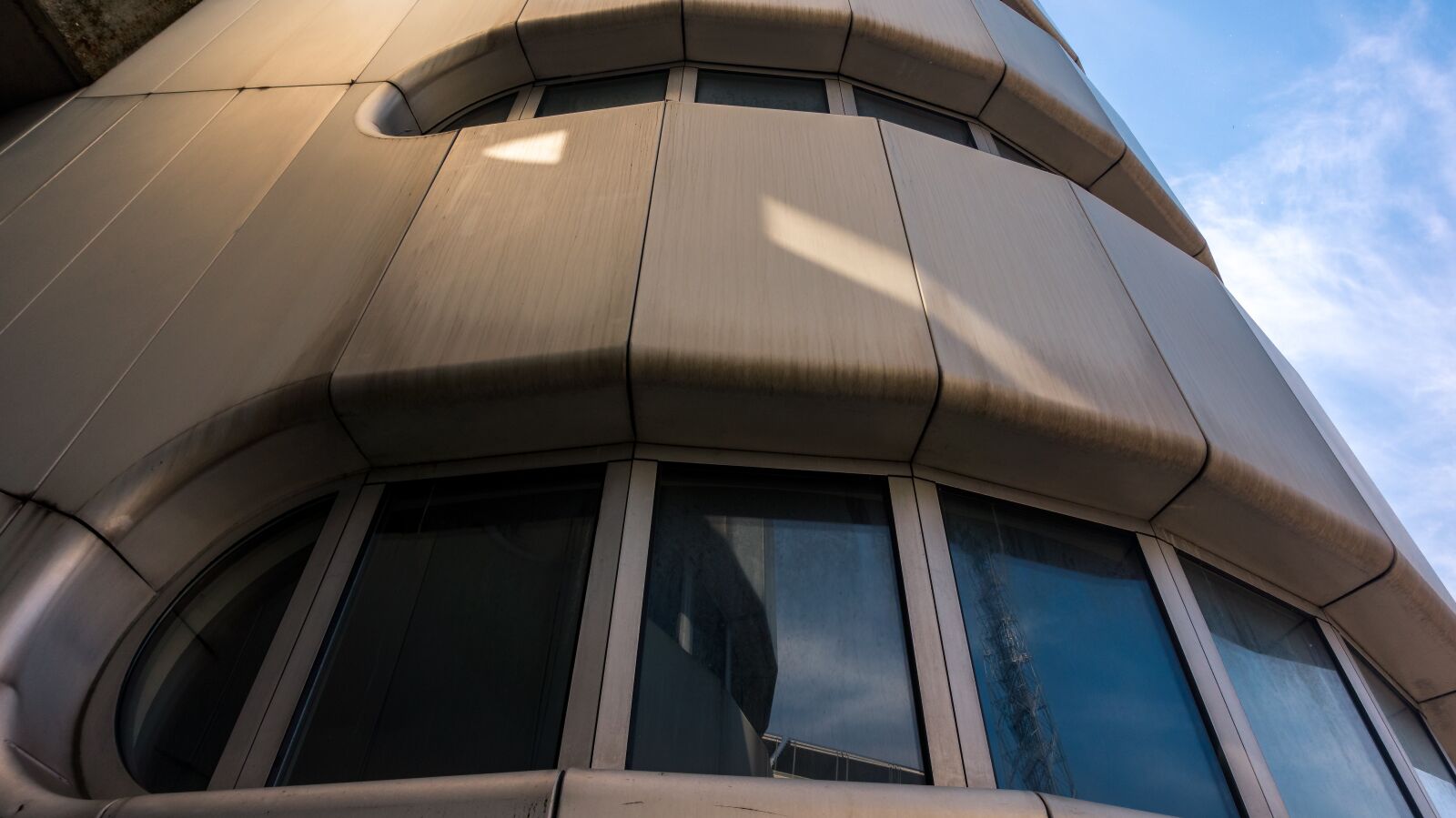 Sony Alpha a5000 (ILCE 5000) sample photo. Facade, window, metal photography