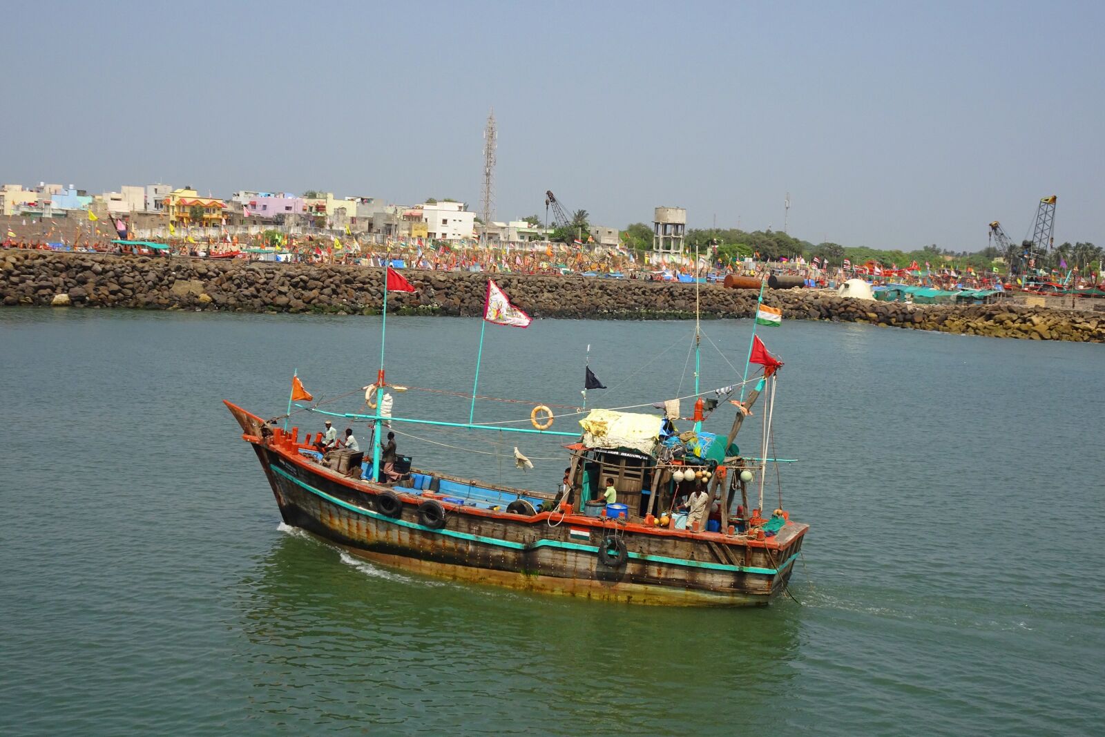 Sony Cyber-shot DSC-HX90V sample photo. Boat, fishing, harbour photography