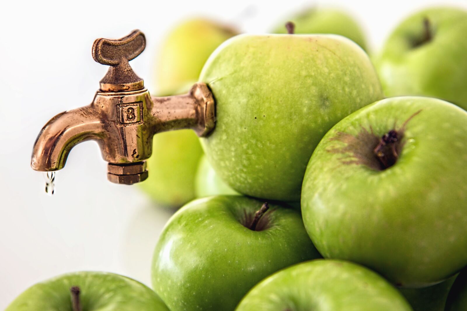 Canon EOS 70D sample photo. Apple, fruit, faucet, fruit photography