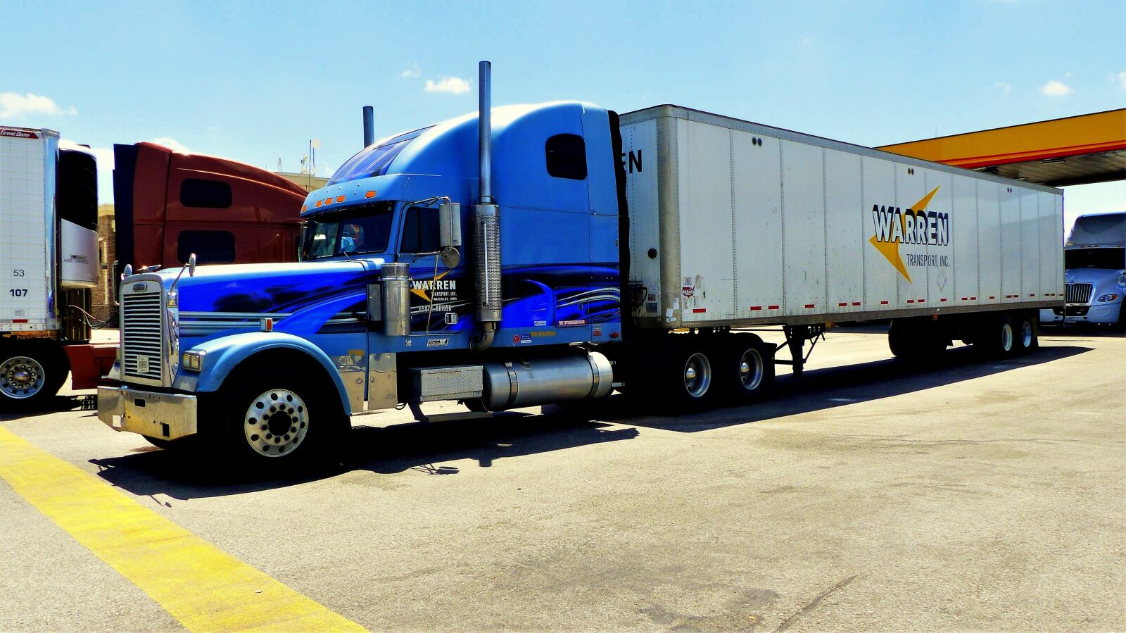 Panasonic Lumix DMC-FZ200 sample photo. Truck, transport, trailer photography