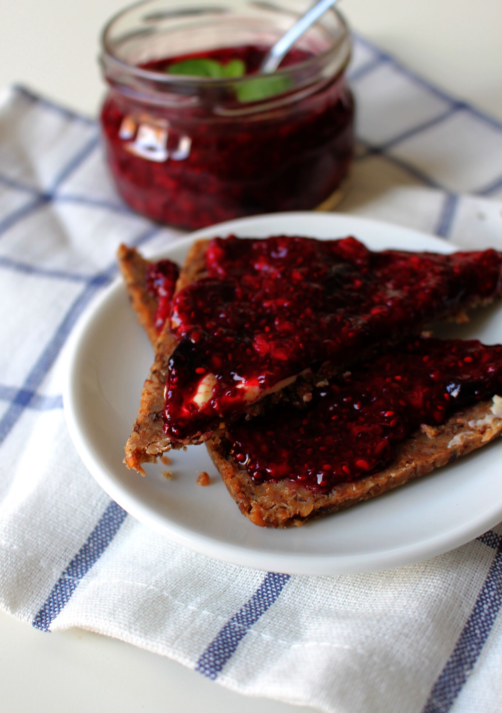 Canon EOS 700D (EOS Rebel T5i / EOS Kiss X7i) sample photo. Bread, chia seeds, jam photography